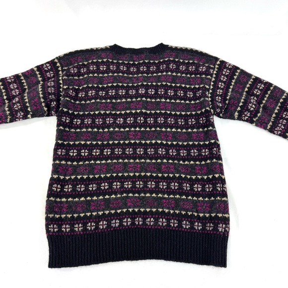 Lord & Taylor 100% Shetland Wool V-Neck Sweater Small, snowflake Fair Isle - Picture 4 of 11